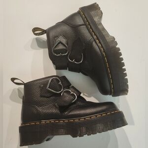 Dr. Martens Devon Heart Black 🖤